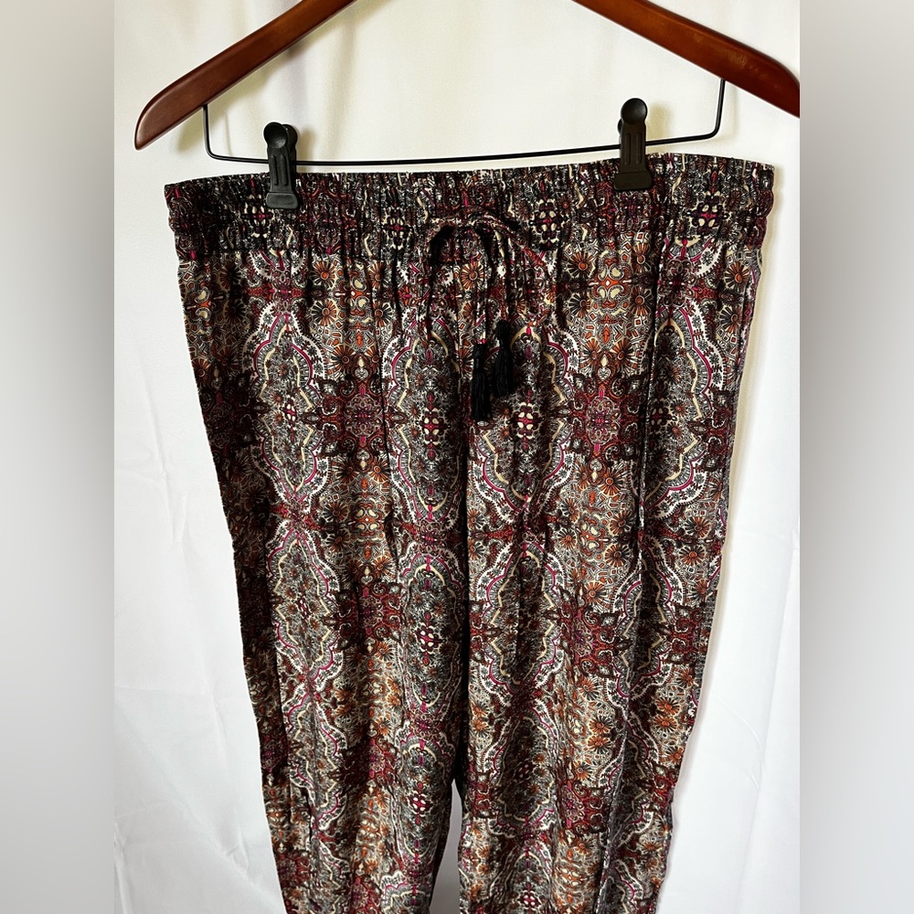 Forever 21 Size Large Boho Paisley Print Loose Pants Elastic Waist and Tassels